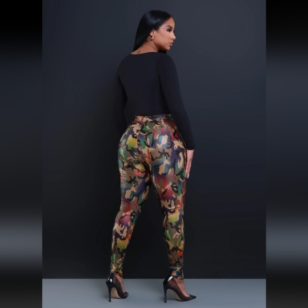 Camo High-Waisted Faux Leather Jeans Sz Sm - Picture 4 of 10